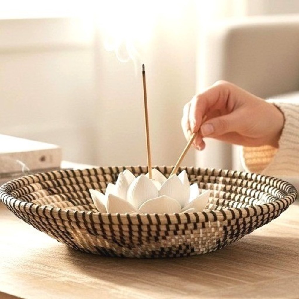 Handwoven‎ Seagrass Coiled Wall Basket Black White Spiral Boho Decor 14.5 Inch